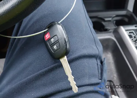 2022 Toyota Tacoma Sr5 V6 z USA, uszkodzony, nr VIN 3TYCZ5AN3NT104162